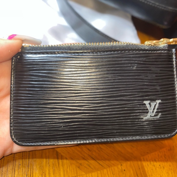 Louis Vuitton EPI leather key cles Only - Picture 4 of 8